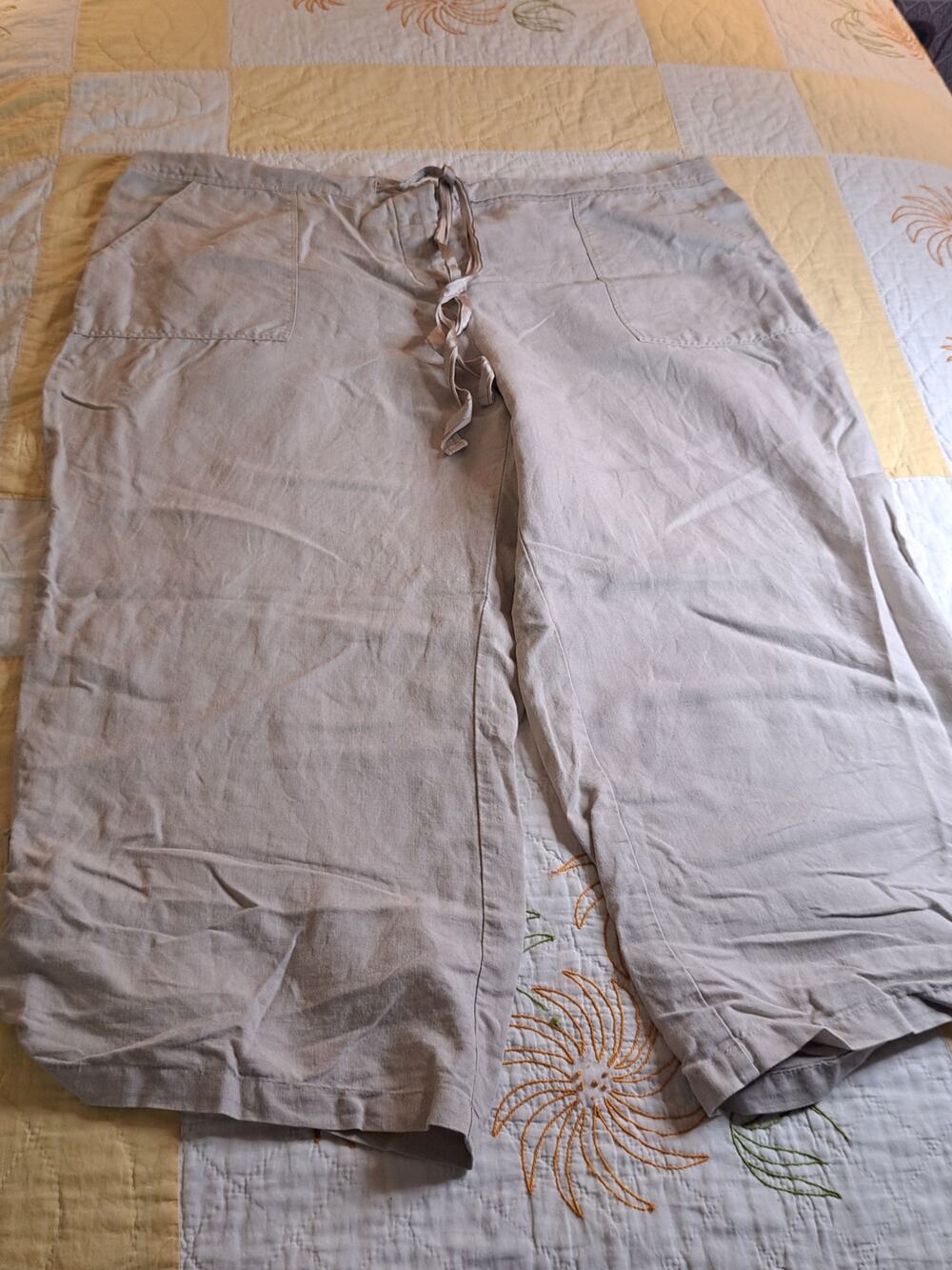 Women's New York and Company Tan Capris Size XL